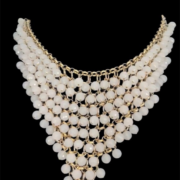 Elegant White Beaded Necklace - Picture 4 of 6